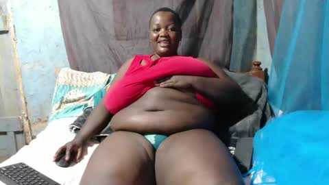 Snapshot of skylla07 chatting on February 17, 3:25 am sheliah online show from February 17, 3:25 am