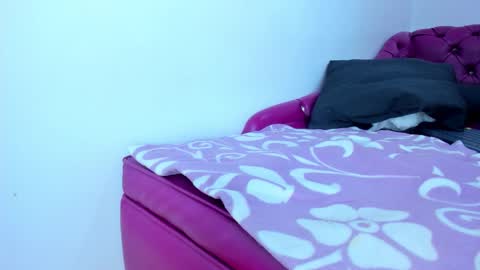 Snapshot of skynny_horney chatting on September 12, 10:45 pm Skynny online show from September 12, 10:45 pm