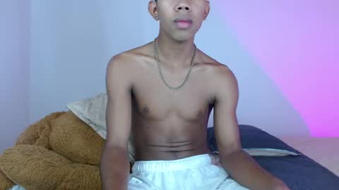 Snapshot of skyper_mgc chatting on February 10, 6:56 pm Skryper online show from February 10, 6:56 pm