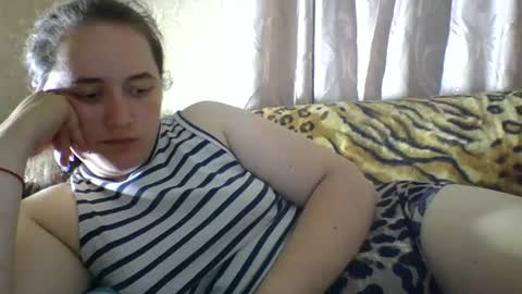 skyressie333 online show from June 21, 7:09 pm