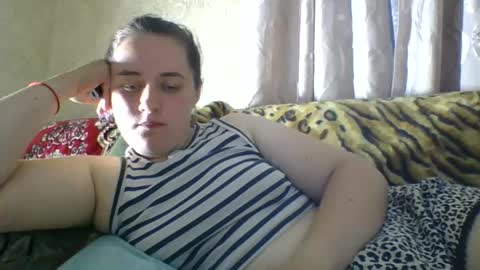 skyressie333 online show from June 20, 6:58 pm