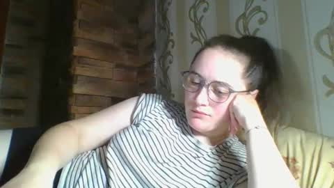 skyressie333 online show from November 28, 8:27 pm