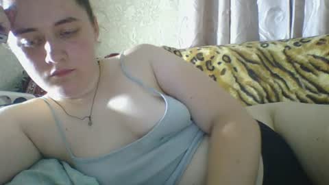 skyressie333 online show from July 1, 7:00 pm