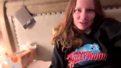 Snapshot of skywinters chatting on December 27, 9:43 pm Sky Winters online show from December 27, 9:43 pm