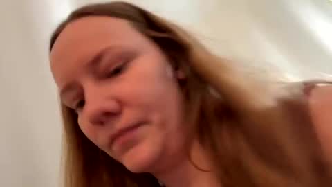 Snapshot of skywinters chatting on February 11, 6:44 pm Sky Winters online show from February 11, 6:44 pm