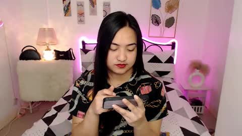 Queen Cyrine online show from February 4, 1:31 am