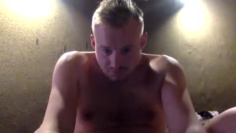 slavenikde1995 online show from December 3, 6:52 pm