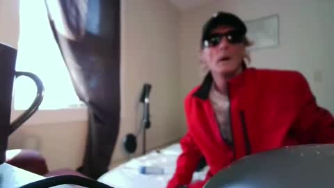 sleezyboy69 online show from September 28, 4:49 pm