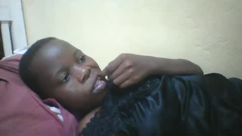 Snapshot of slim_petite_ebony chatting on February 1, 10:55 pm slim_petite_ebony online show from February 1, 10:55 pm