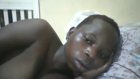 Snapshot of slim_petite_ebony chatting on January 19, 10:17 pm slim_petite_ebony online show from January 19, 10:17 pm