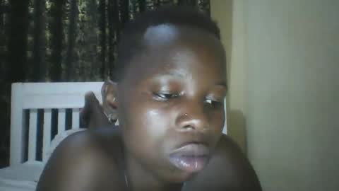 Snapshot of slim_petite_ebony chatting on December 25, 9:33 pm slim_petite_ebony online show from December 25, 9:33 pm