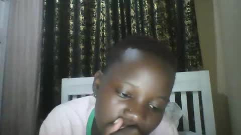 Snapshot of slim_petite_ebony chatting on December 26, 12:57 am slim_petite_ebony online show from December 26, 12:57 am