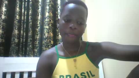 Snapshot of slim_petite_ebony chatting on December 31, 11:39 pm slim_petite_ebony online show from December 31, 11:39 pm