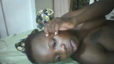 Snapshot of slim_petite_ebony chatting on December 19, 12:34 am slim_petite_ebony online show from December 19, 12:34 am