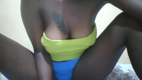 Snapshot of slim_petite_ebony chatting on January 30, 11:13 pm slim_petite_ebony online show from January 30, 11:13 pm
