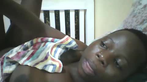 Snapshot of slim_petite_ebony chatting on January 2, 12:23 am slim_petite_ebony online show from January 2, 12:23 am