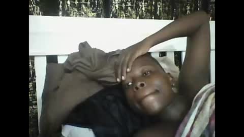 Snapshot of slim_petite_ebony chatting on December 13, 8:14 pm slim_petite_ebony online show from December 13, 8:14 pm