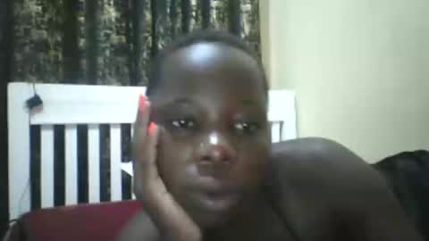 Snapshot of slim_petite_ebony chatting on February 19, 2:23 am slim_petite_ebony online show from February 19, 2:23 am