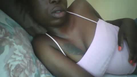 Snapshot of slim_petite_ebony chatting on February 20, 7:45 am slim_petite_ebony online show from February 20, 7:45 am