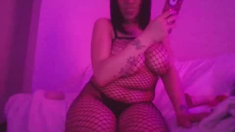 SlipNmyWetty online show from March 6, 5:33 pm