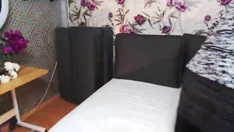 slutihmami online show from May 27, 6:10 am