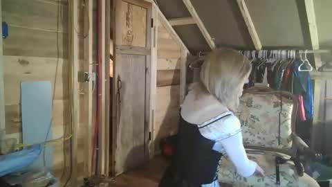 slutjennifertransxx online show from February 21, 3:20 am