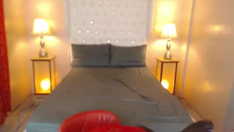 Snapshot of slutty_vanna chatting on December 11, 9:01 pm mia online show from December 11, 9:01 pm