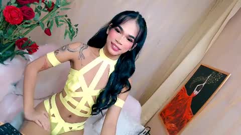 Snapshot of sluttylouise_moores chatting on February 20, 5:09 pm luiseeeeee online show from February 20, 5:09 pm