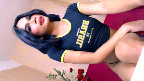 Snapshot of sluttylouise_moores chatting on January 25, 7:28 pm luiseeeeee online show from January 25, 7:28 pm
