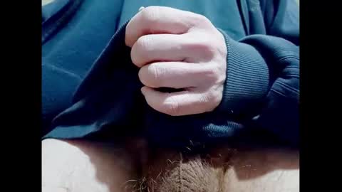 Snapshot of smallhairyuncut chatting on February 15, 9:48 pm Small Hairy Uncut online show from February 15, 9:48 pm