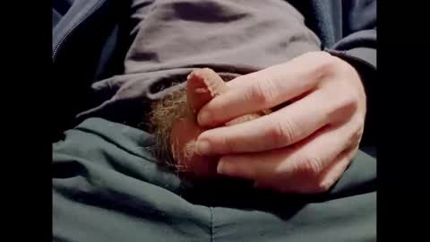 Snapshot of smallhairyuncut chatting on February 4, 10:24 pm Small Hairy Uncut online show from February 4, 10:24 pm