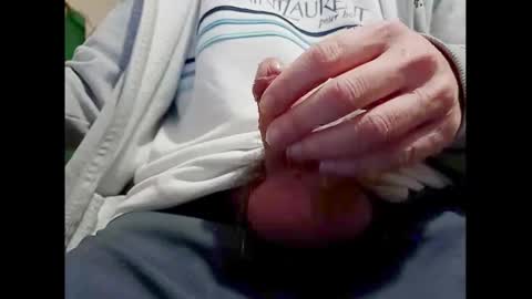 Snapshot of smallhairyuncut chatting on January 17, 8:44 pm Small Hairy Uncut online show from January 17, 8:44 pm