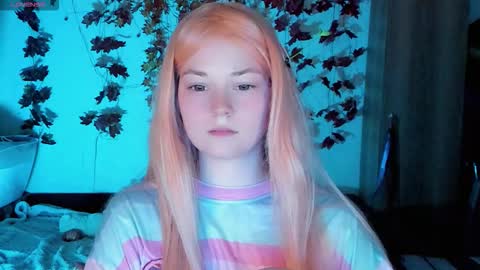 smallimpmeili online show from October 22, 8:54 pm