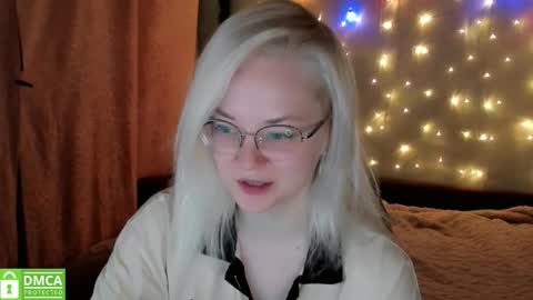 smallimpmeili online show from November 30, 8:05 pm