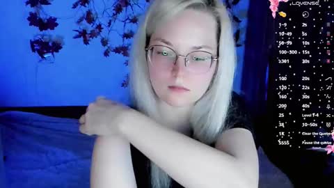 smallimpmeili online show from November 9, 8:11 pm