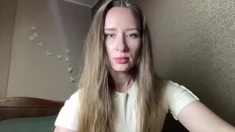 smilequeen_ online show from October 8, 6:25 pm