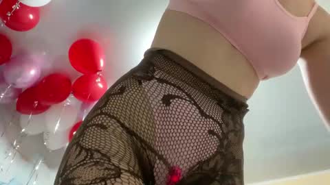 Snapshot of smiling_riddle chatting on February 16, 2:00 pm smiling_riddle online show from February 16, 2:00 pm
