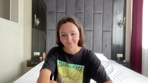 Snapshot of smiling_riddle chatting on September 18, 7:56 am smiling_riddle online show from September 18, 7:56 am