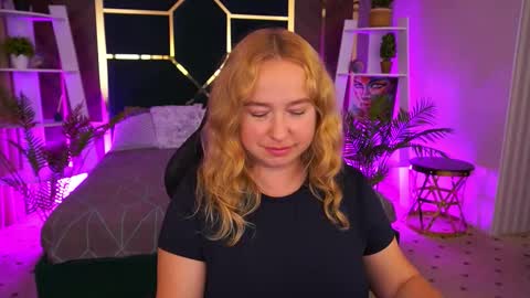 smilingladyy online show from September 23, 12:32 pm