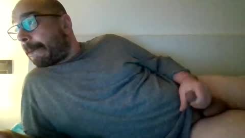 Snapshot of smoker985 chatting on January 11, 8:22 am smoker985 online show from January 11, 8:22 am