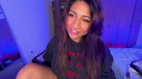 Carolina online show from December 3, 8:22 pm