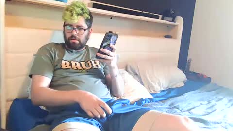 Snapshot of snackonzach chatting on September 14, 2:40 pm snackonzach online show from September 14, 2:40 pm
