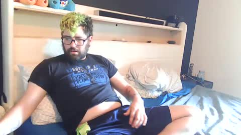 Snapshot of snackonzach chatting on September 21, 2:43 pm snackonzach online show from September 21, 2:43 pm