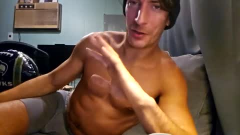 Snackyyyy online show from February 9, 2:48 am