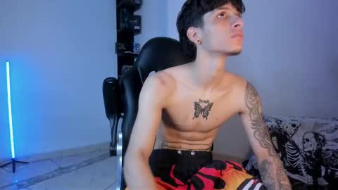 snakebutterfly online show from October 24, 9:32 am