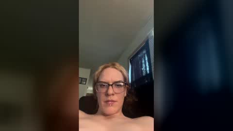 sneakkylinkk27 online show from May 11, 6:27 pm