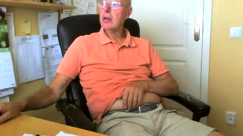 snickarn335731 online show from August 5, 8:44 am