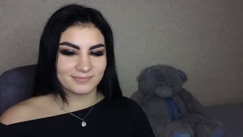 Olivia online show from December 2, 3:32 pm