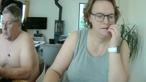 Snoeske and Woodwurm online show from December 31, 9:53 am