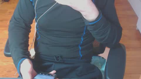 Snapshot of snooze85 chatting on January 9, 1:56 pm Cbt-Slave online show from January 9, 1:56 pm